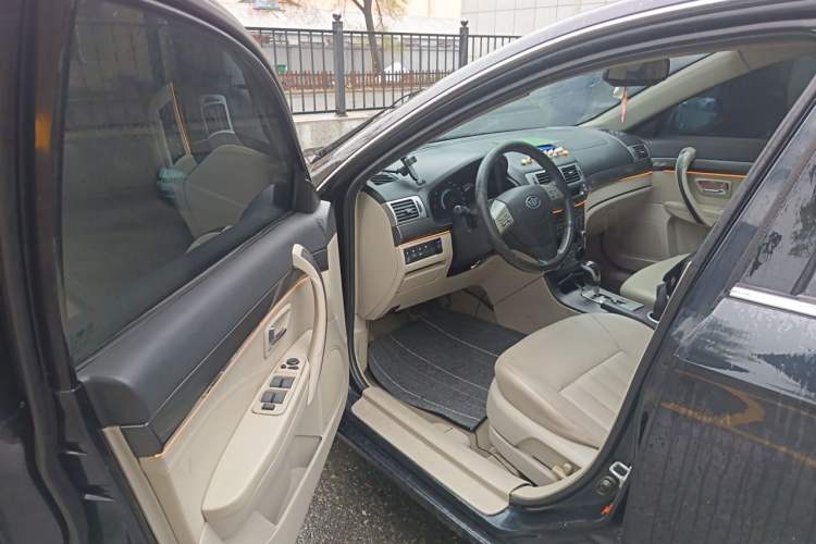 Used Bestune B70 2011 2.0L automatic luxury edition Driver Seat