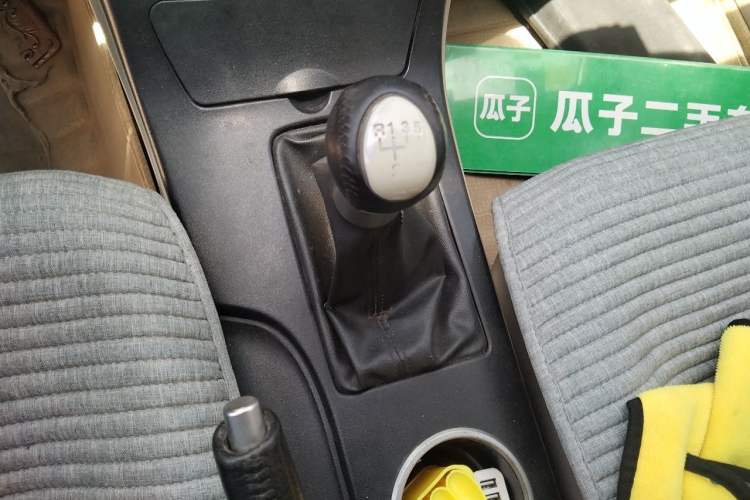 Used Bestune B70 2011 2.0L Manual Elite Edition Gear Lever