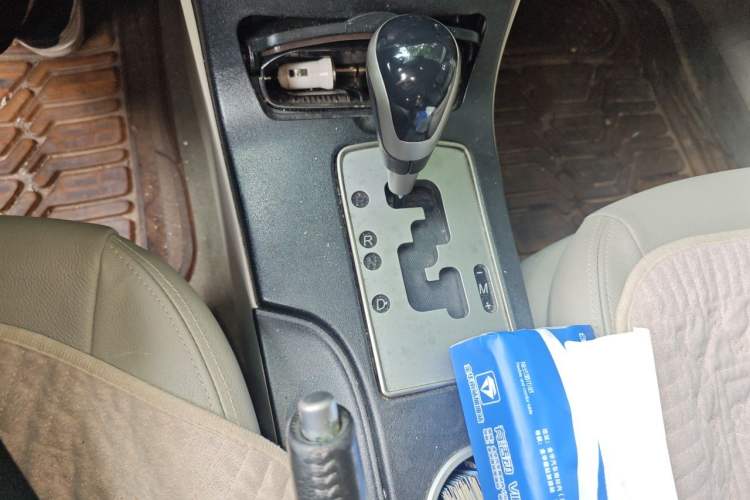 Used Bestune B70 2011 2.0L Automatic Smart Edition Gear Lever