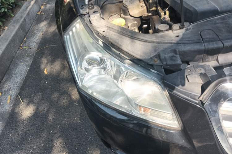 Used Bestune B70 2011 2.0L automatic luxury edition Right Front Headlight