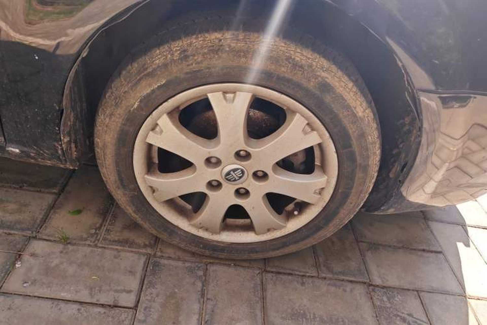 Used Bestune B70 2011 2.0L automatic luxury edition Right Front Wheel Hub