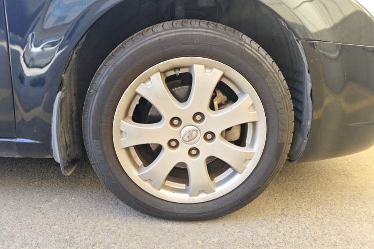 Used Bestune B70 2011 2.0L Manual Elite Edition Right Front Wheel Hub