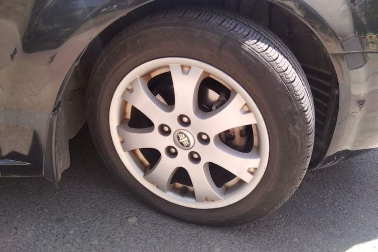 Used Bestune B70 2011 2.0L Manual Elite Edition Right Front Wheel Hub