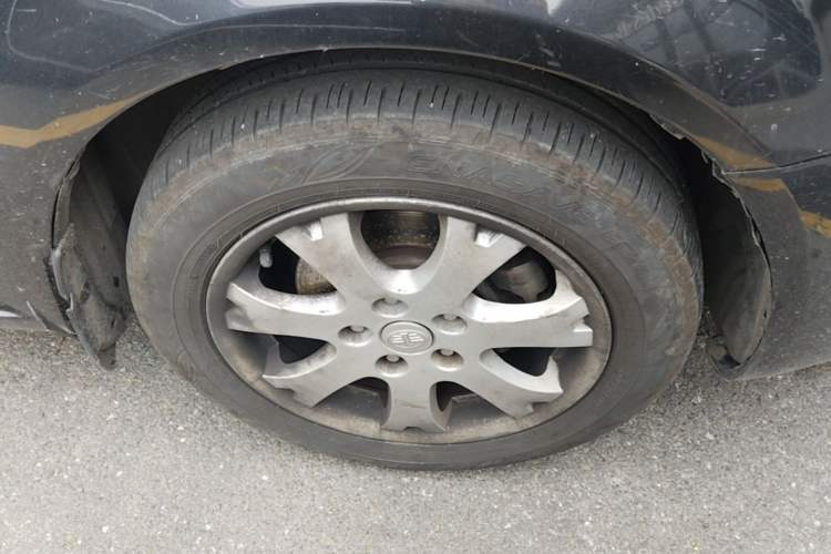 Used Bestune B70 2011 2.0L Automatic Fashion Version Right Front Wheel Hub