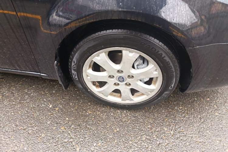 Used Bestune B70 2011 2.0L automatic luxury edition Right Front Wheel Hub
