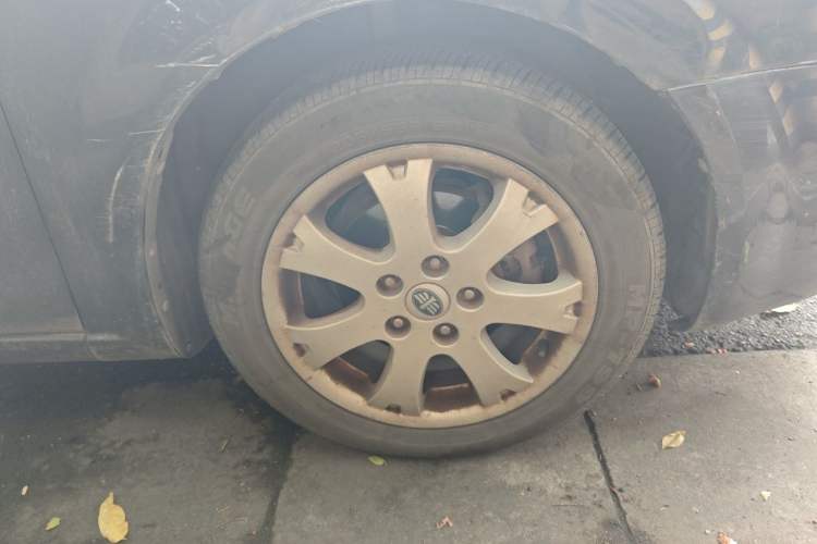 Used Bestune B70 2011 2.0L Automatic Smart Edition Right Front Wheel Hub