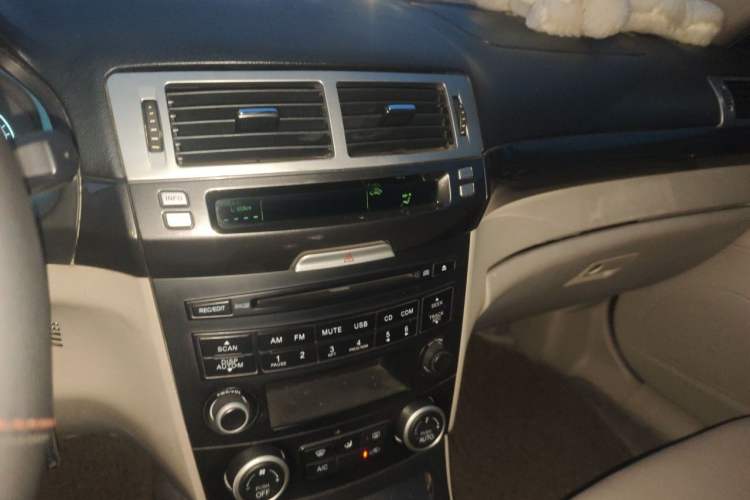 Used Bestune B70 2011 2.0L Manual Fashionable Edition Audio And AC Panel