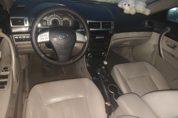 Used Bestune B70 2011 2.0L Manual Fashionable Edition Center Console