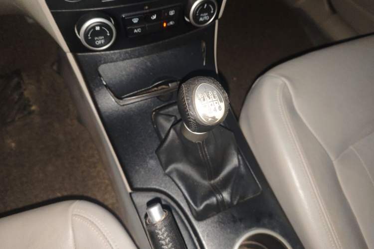 Used Bestune B70 2011 2.0L Manual Fashionable Edition Gear Lever