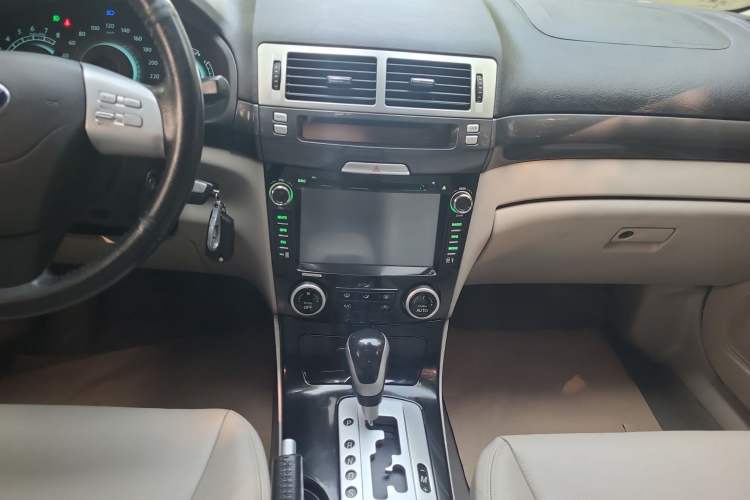 Used Bestune B70 2012 1.8L automatic luxury edition Audio And AC Panel
