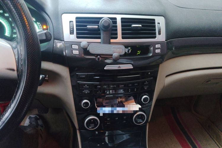 Used Bestune B70 2012 1.8L manual Comfort trim level Audio And AC Panel