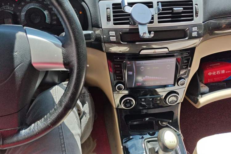 Used Bestune B70 2012 1.8L manual Comfort trim level Audio And AC Panel