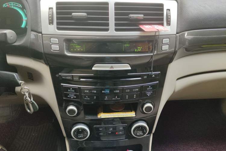 Used Bestune B70 2012 1.8L automatic luxury edition Audio And AC Panel