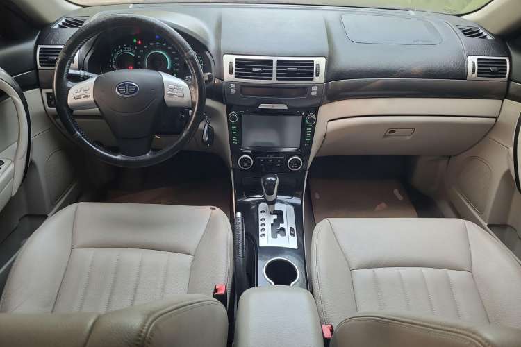 Used Bestune B70 2012 1.8L automatic luxury edition Center Console