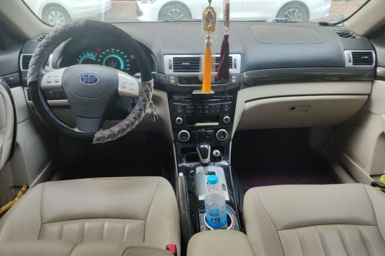 Used Bestune B70 2012 1.8L automatic luxury edition Center Console