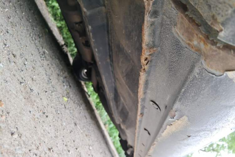 Used Bestune B70 2012 1.8L manual Comfort trim level Chassis Front Left