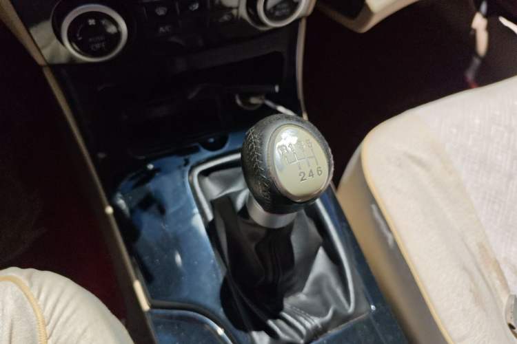 Used Bestune B70 2012 1.8L manual Comfort trim level Gear Lever