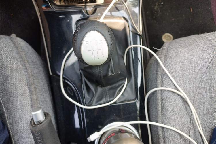 Used Bestune B70 2012 1.8L manual Comfort trim level Gear Lever
