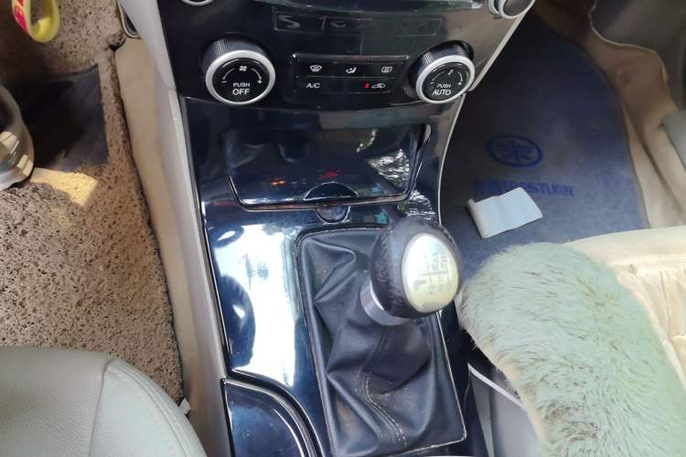 Used Bestune B70 2012 1.8L manual luxury version Gear Lever