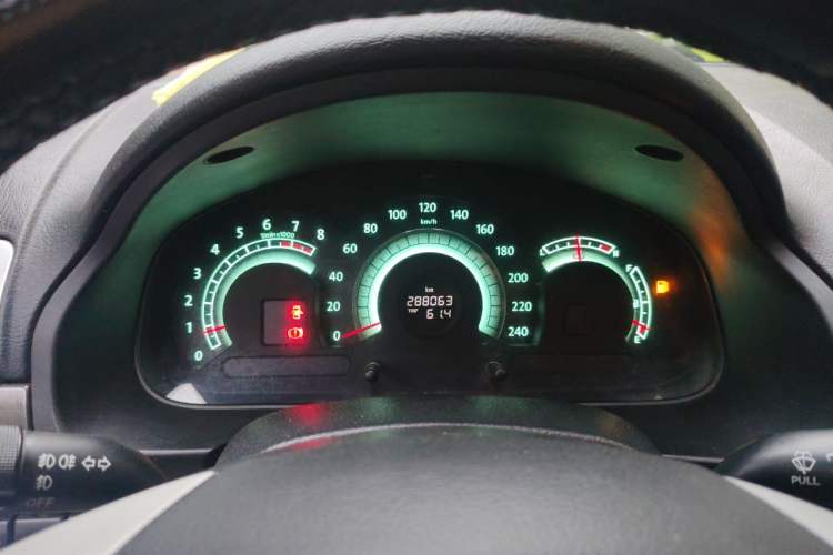 Used Bestune B70 2012 1.8L manual Comfort trim level Instrument Cluster