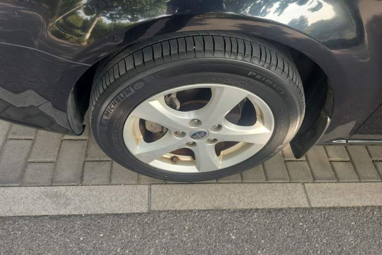 Used Bestune B70 2012 1.8L automatic luxury edition Left Front Wheel Hub
