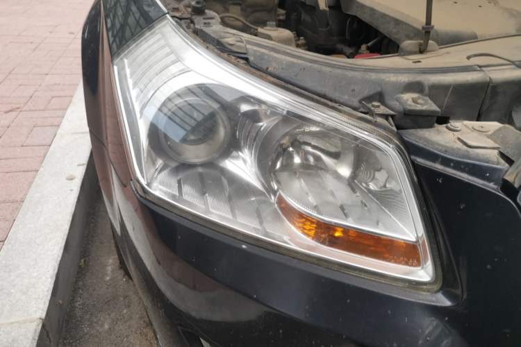 Used Bestune B70 2012 1.8L automatic fashion version Right Front Headlight