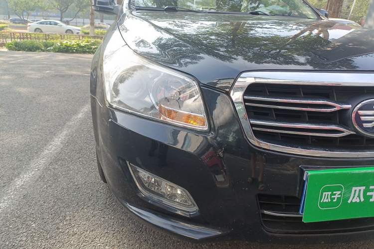Used Bestune B70 2012 1.8L manual Comfort trim level Right Front Headlight