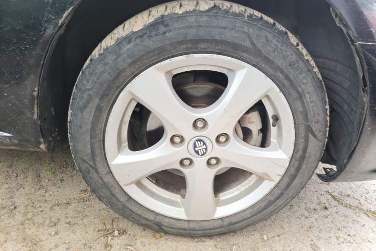 Used Bestune B70 2012 1.8L manual Comfort trim level Right Front Wheel Hub