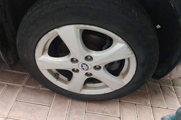 Used Bestune B70 2012 1.8L manual Comfort trim level Right Front Wheel Hub