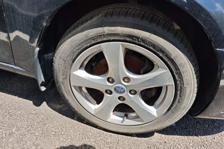 Used Bestune B70 2012 1.8L manual Comfort trim level Right Front Wheel Hub