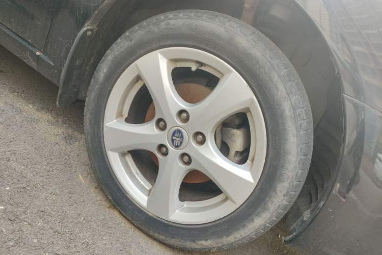Used Bestune B70 2012 1.8L automatic luxury edition Right Front Wheel Hub