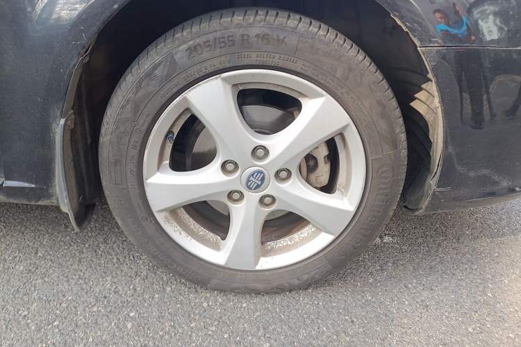 Used Bestune B70 2012 1.8L manual Comfort trim level Right Front Wheel Hub