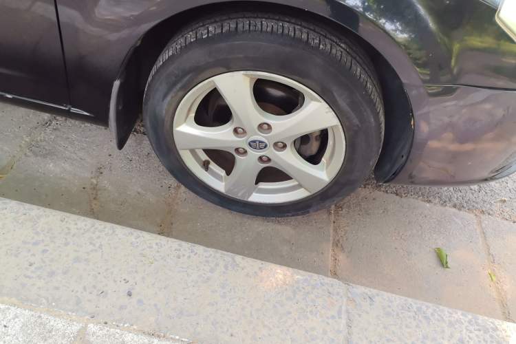 Used Bestune B70 2012 1.8L manual luxury version Right Front Wheel Hub