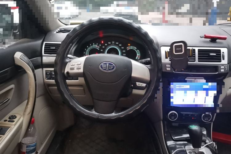 Used Bestune B70 2012 1.8L automatic fashion version Steering Wheel