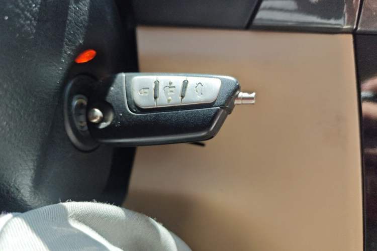 Used Bestune B70 2012 1.8L manual Comfort trim level Vehicle Key