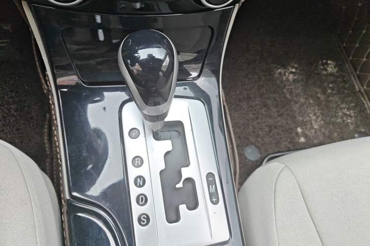 Used Bestune B70 2012 1.8L automatic fashion version Gear Lever