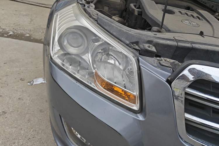 Used Bestune B70 2012 1.8L automatic fashion version Right Front Headlight