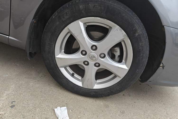 Used Bestune B70 2012 1.8L automatic fashion version Right Front Wheel Hub