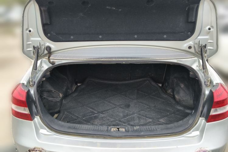 Used Bestune B70 2012 1.8L manual luxury version Trunk