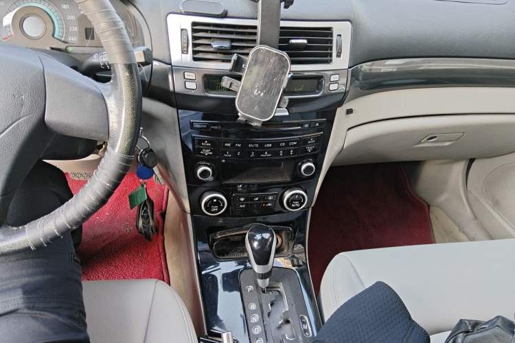 Used Bestune B70 2012 1.8L automatic fashion version Audio And AC Panel
