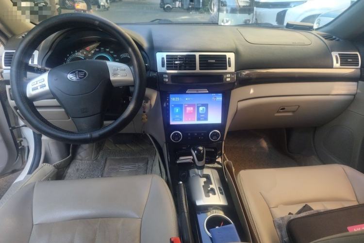 Used Bestune B70 2012 1.8L automatic luxury edition Center Console