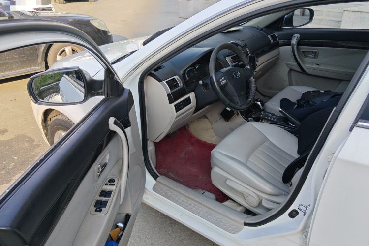 Used Bestune B70 2012 1.8L automatic fashion version Driver Seat