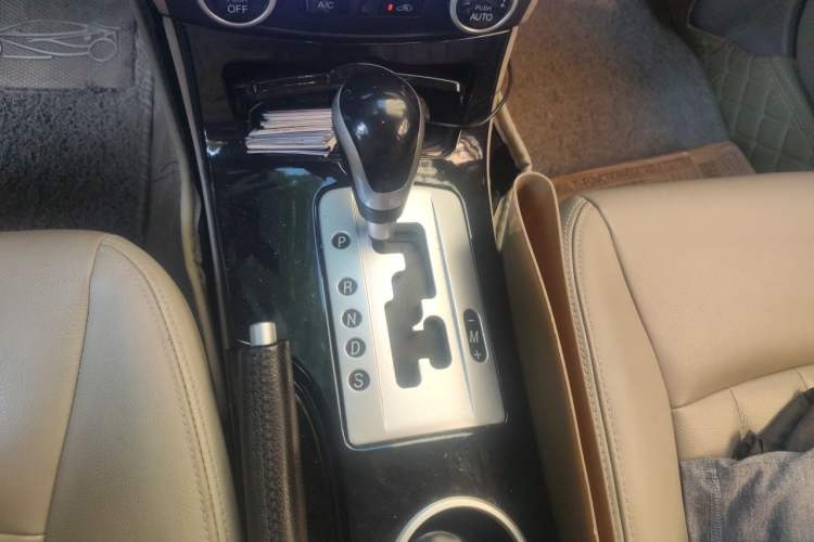 Used Bestune B70 2012 1.8L automatic luxury edition Gear Lever