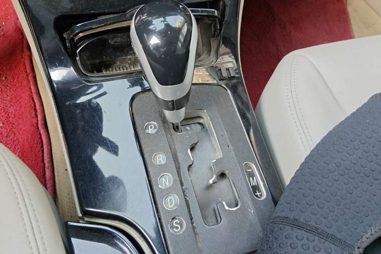 Used Bestune B70 2012 1.8L automatic fashion version Gear Lever
