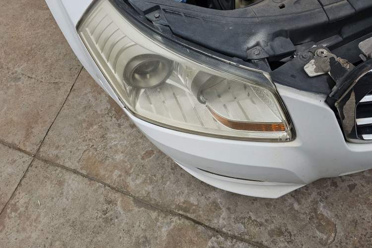 Used Bestune B70 2012 1.8L manual Comfort trim level Right Front Headlight