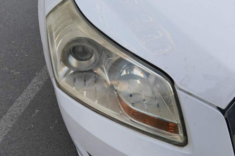 Used Bestune B70 2012 1.8L automatic fashion version Right Front Headlight