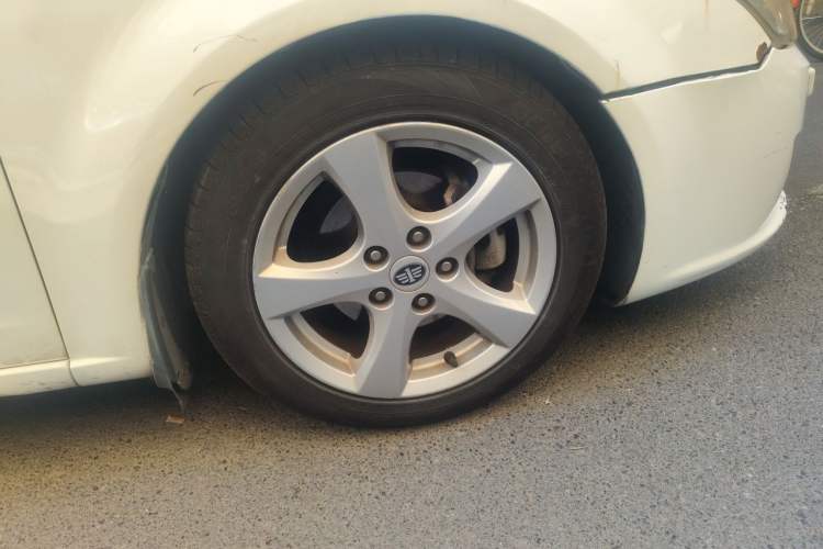 Used Bestune B70 2012 1.8L automatic luxury edition Right Front Wheel Hub