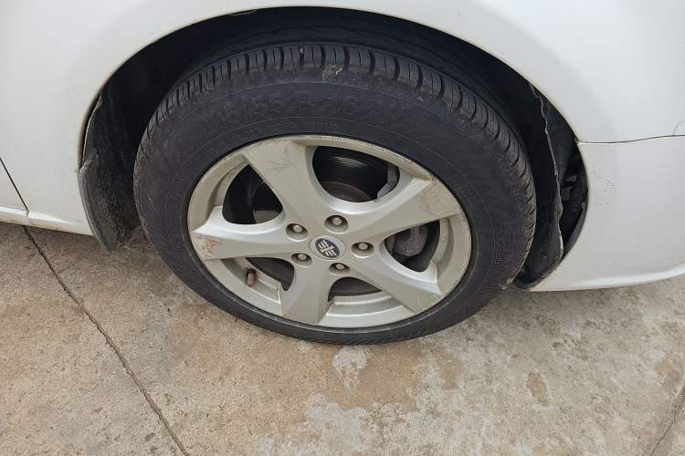 Used Bestune B70 2012 1.8L manual Comfort trim level Right Front Wheel Hub
