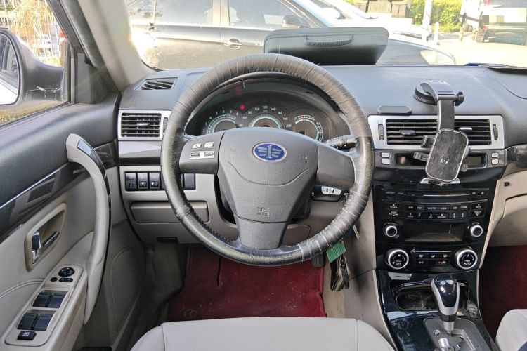 Used Bestune B70 2012 1.8L automatic fashion version Steering Wheel
