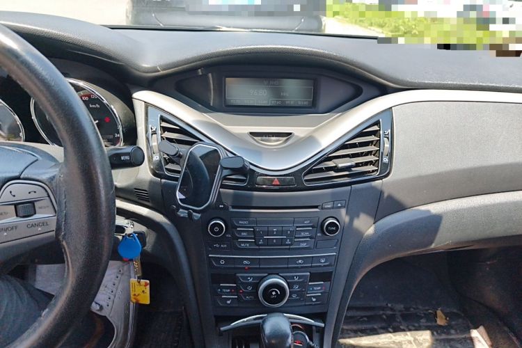 Used Bestune B70 2014 2.0L automatic luxury version Audio And AC Panel
